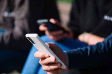 Mobile in der Hand